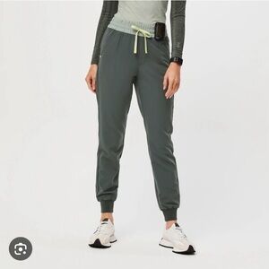FIGS Tatu high waisted jogger cargo - medium petite. Color bonsai